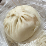 中華晋香苑 - 肉まん！結構大きいサイズです。3個買いました