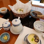 梅の花 - 彩ランチ「湯豆腐、茶碗蒸し」2700円