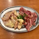 大阪焼肉・ホルモン ふたご - 天肉塩（ツラミ） ¥680、脂付ヤゲン塩 ¥480