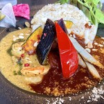 townz - ビーフカレー＆マスタードシュリンプカレーの2種の乗ったバエる1品。