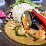 townz - 素揚げの野菜の彩りも良くピクルスも彩り豊かです。