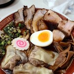 支那そば こてつ - チャーシューワンタンメン1050円