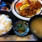 グリル若 - 鳥天ミックス定食750円