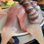 浜めし - 入梅イワシ刺身入り五色丼