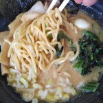 ゴル麺。 - 毎月5.15.25日はゴルの日で、セールラーメン&つけ麺500円(税込)のみの販売になります！
            ライス無料だったのでお願いしました。
            ラーメンはチーズ香るゴールデンって感じ、チーズ嫌いな人はアウトかな