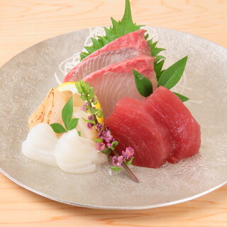 自慢の【魚料理】鮮度抜群、ひと手間かけた「お造り」