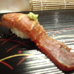 寿司処 しん - 中トロ１貫900円☆黒こしょう＆ワサビ♪口に入れたら「お肉？！」と思う味ですが、あっさりトロけるトロ☆