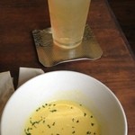 カフェ　亀ゴージュ - スープとアップルジュース