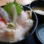 Uogashi Shokudou Hamakura - 地魚丼1200円