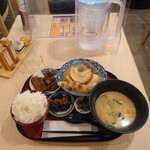 Tsukidibaruwadaya - シジミ鶏出汁おでん定食、900円。