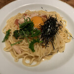 Kamakura Pasuta - 蒸し鶏と梅肉の釜玉