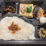 Snow crab and Kujo green onion soup-wrapped egg Bento (boxed lunch) with bean paste