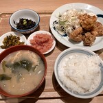 Hakatafukuichi - 鶏の唐揚げ定食1100円