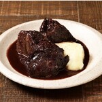 ビストリア - 牛頰肉の赤赤ワイン煮込み