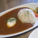 カフェ メデオ - キーマカレー　とろ～り温泉卵のせ