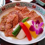 叙々苑 - 厳選三点盛（特選ロース焼、特選カルビ焼、上ヒレ(スライス)焼の盛合せ。）　8500円　　カルビは４枚です