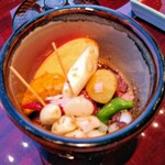 叙々苑 - 壺の中にはニンニク・玉ネギ・長ネギ・くり・ししとう