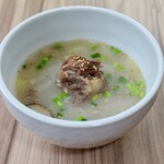 Gomtang soup