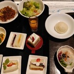 ホテルポールスター札幌 - 2皿目。ほぼ軽食です。