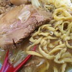 ラーメン 富士丸 - 麺と豚拡大