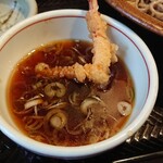 丸五そば屋山大前 - つゆにゲソ天つけて食べると、コク？あってつゆがまた美味しい！