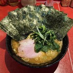 ラーメン 厚木家 - ラーメン700円麺硬め。海苔増し100円×2