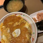 Yayoi Ken - カツ丼(みそ汁付)、ほぐし鮭小鉢