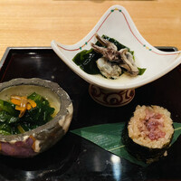 しゃにむに 心斎橋本店 - 小松菜さんお浸し　鳥貝の酢の物　もも肉巻き寿司