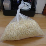 手打ちうどん ろくでなし - 揚げ玉（天かす）テイクアウトしました。