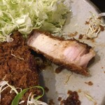 丸和 - 丸和のトンカツの肉は、実にジューシーです。ロースかつ定食