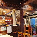 Kissa Yane Ura - 屋根裏のような店内