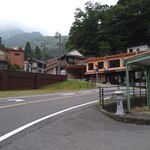 Cafe Suimei - 駐車場案内②　バス停前