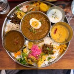 旅するクーネル - 多彩で豪華なカレープレート