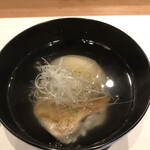 曙橋 かず - 店主おまかせコース７７００円。のど黒の椀。脂のノった肉厚なのど黒と控えめなお出汁が調和して、とーっても美味しくいただきました（╹◡╹）（╹◡╹）