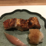 曙橋 かず - 店主おまかせコース７７００円。金目鯛の付焼き。醤油ダレをかけながら焼いた、焼いただけの金目鯛は、脂、甘みと存分にあり、とーっても美味しかったです（╹◡╹）（╹◡╹）