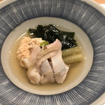 曙橋 かず - 店主おまかせコース７７００円。ハマグリと鯛の子の炊き合わせ。肉厚のハマグリ、鯛の子、それぞれが丁寧に炊かれて、とーっても美味しかったです（╹◡╹）（╹◡╹）