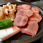Yakiniku Shiotsu - 牛タン塩、上ミノ塩