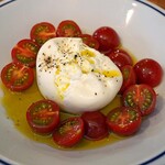 AURELIO - モッツァレラブッラータとトマト