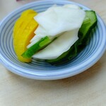 いさわ - お新香も小皿に多め。