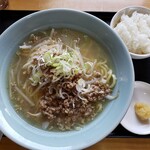 サッポロラーメンたき - 塩ラーメン、肉増し！半ライスににんにく。