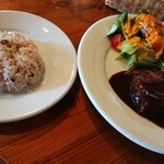 ダンデライオン - ハンバーグランチ (￥1100)。
            蝦夷鹿肉にも変更できるのでそちらにしました。