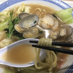 リンガーハット - 魚介出汁が加わったスープ