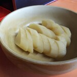 大吉食堂 - テーブルのお漬物