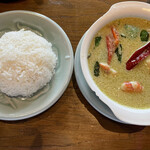 タイの食卓 オールドタイランド - エビとアボカド入りグリーンカレー②