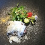 La Brianza - ニタリクジラカルパッチョ吉田牧場マジアクリチーズラディッシュフラワー梶谷農園さんのハーブピクルス紅芯大根。少し久しぶりのクジラおいしい、レバーみたいな味わいとすっきり印象が両方な美味しさ♡