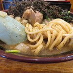 豚骨醤油ラーメン マルセイ - 麺