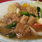 一品香 - 堂々の一皿！ご飯の白さが浮き出ません(泣)。大皿です！