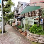 西鎌倉ニヨンマル - 西鎌倉ニヨンマル（お店辺りの雰囲気）