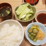 焼肉 輝 北新地 - ご飯とわかめスープはおかわり無料。嬉しすぎ！