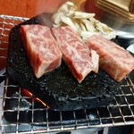 慶山 - お肉は石焼きします♪(ミディアムレアが好き)
